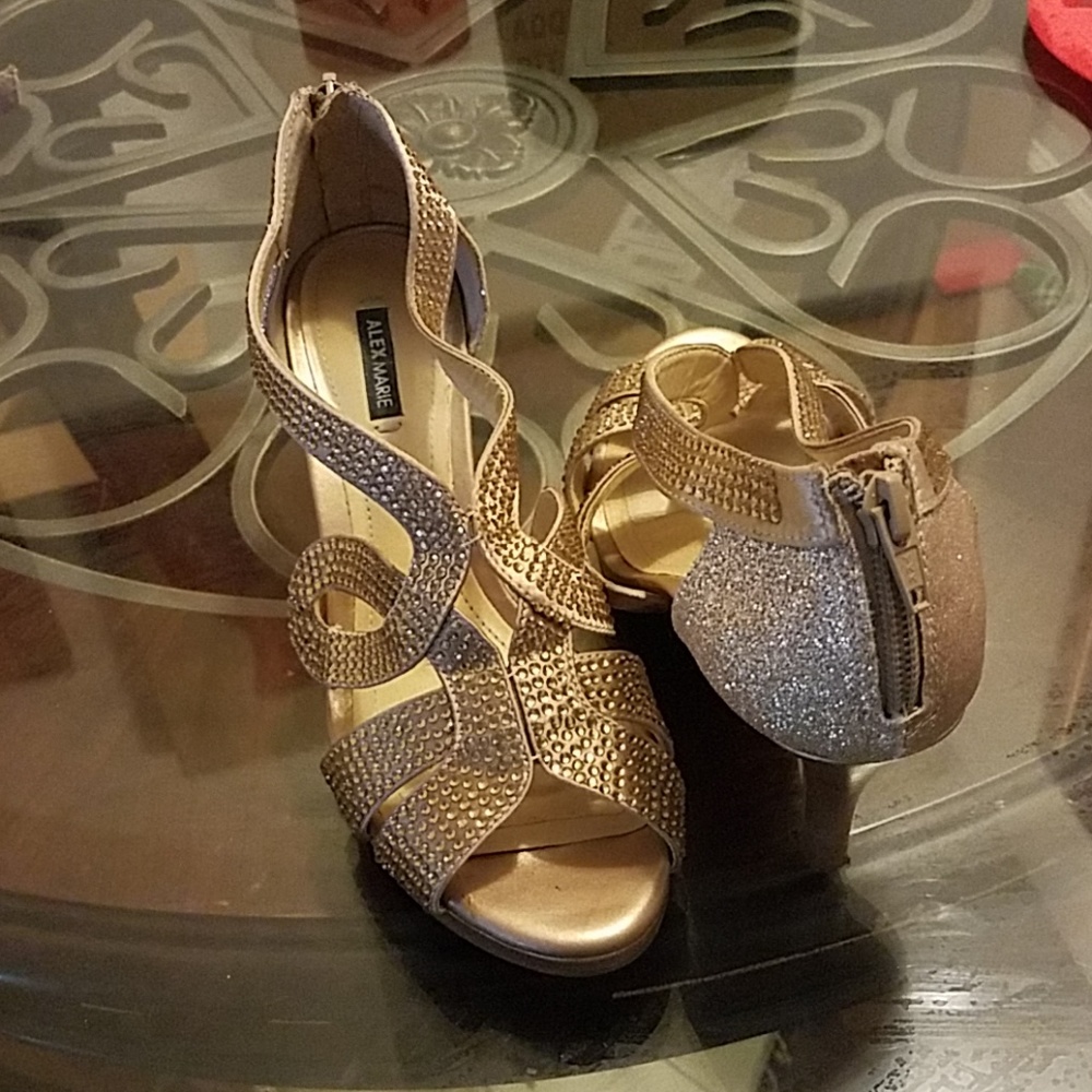 Shoes - Picture 4 of 4